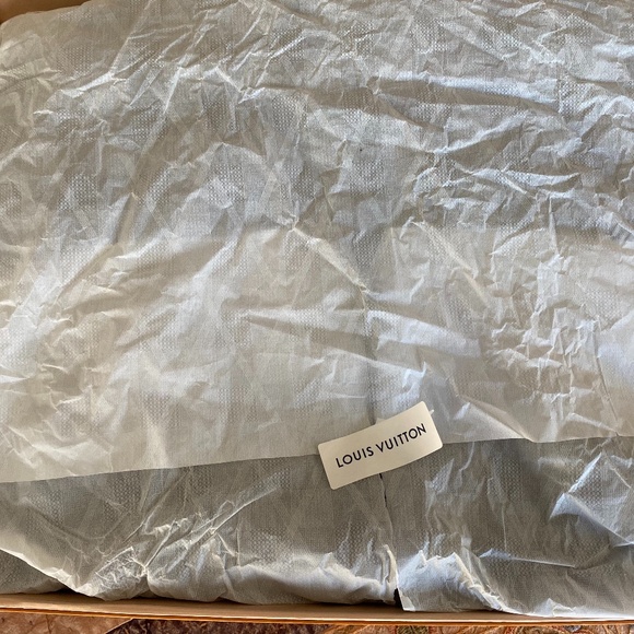 Louis Vuitton Monogram Eclipse Blanket - Picture 7 of 8